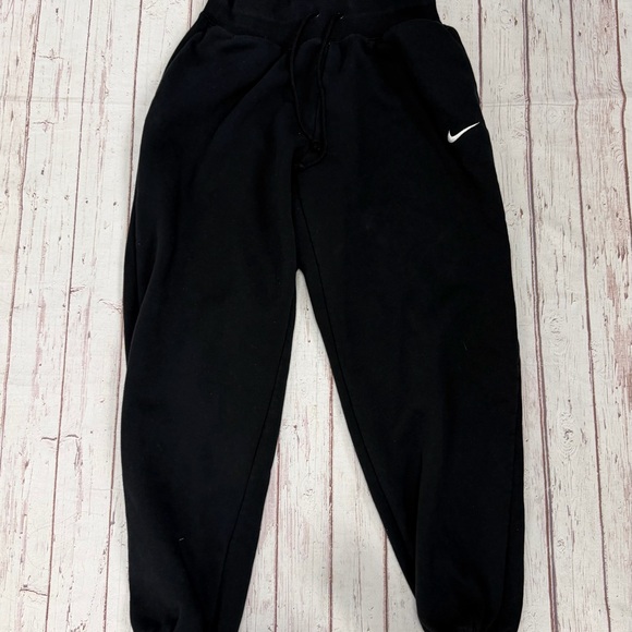 Nike Sweatpants Womens Small Black Club Fleece Mid Rise Tapered Joggers Sweats - Picture 2 of 4